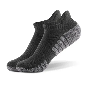 Jarné a letné ponožky mužov a žien farbou bavlna, v čiernej a bielej športové ponožky pančuchy